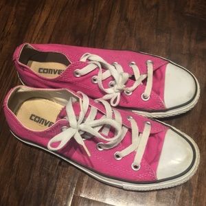• CONVERSE • magenta low tops